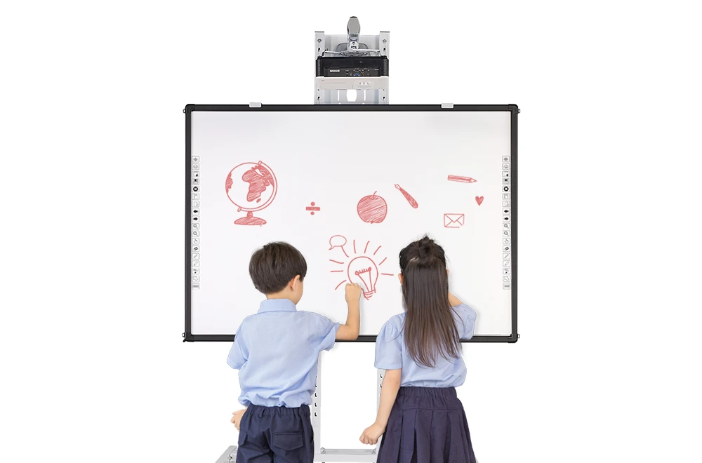 Schüler nutzen das Smart Whiteboard